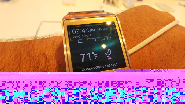 galaxy-gear-on-wrist