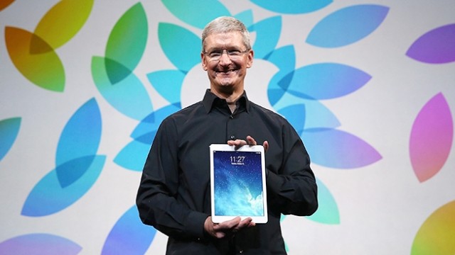 tim-cook-ipad-air-hed-2013