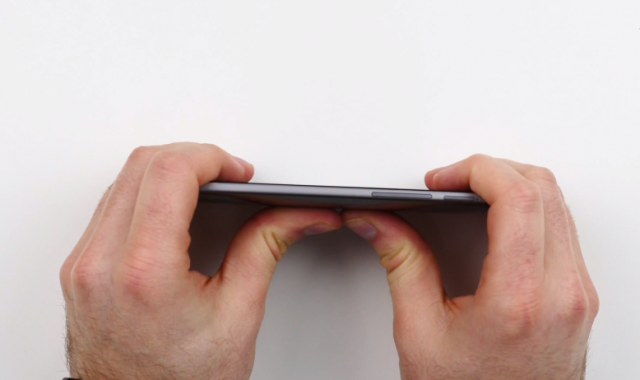 HTC One M8 bend test