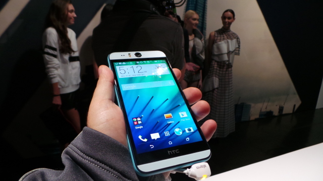 HTC-Desire-Eye-Blue