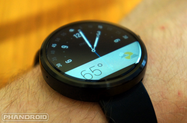 Moto 360 screen