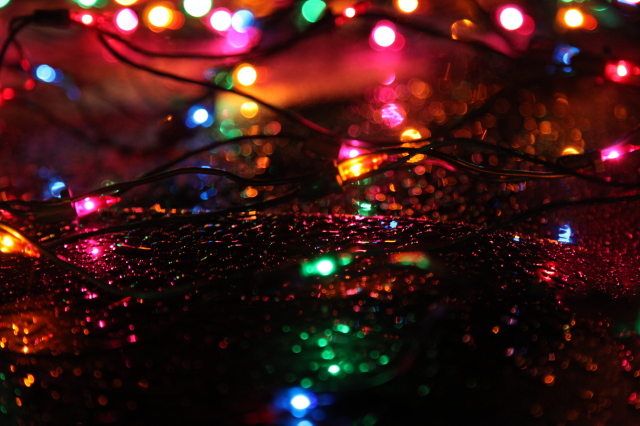 Christmas_lights_rain