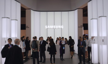 Samsung Logo DSC08668