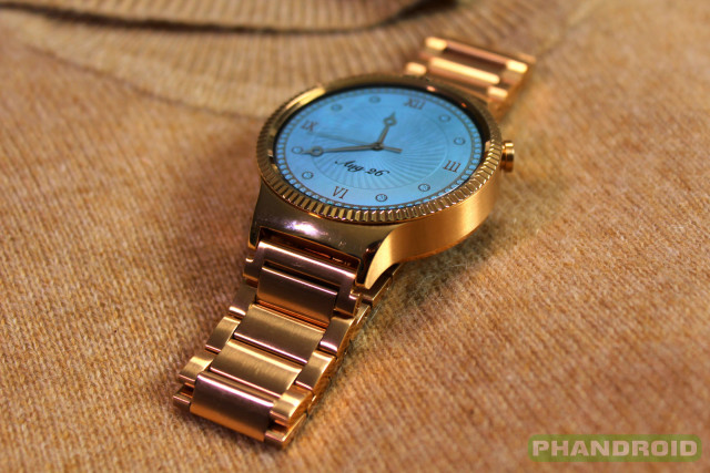 phandroid-Huawei-Watch-Gold-Sweater-Lady