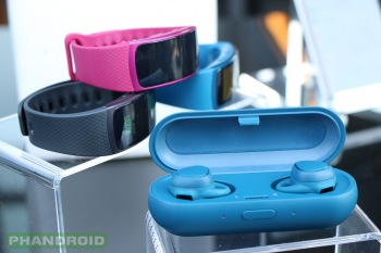 samsung-gear-iconx-with-gear-fit-zoomed-out