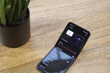 Samsung Galaxy Z Flip 3 Dark Mode