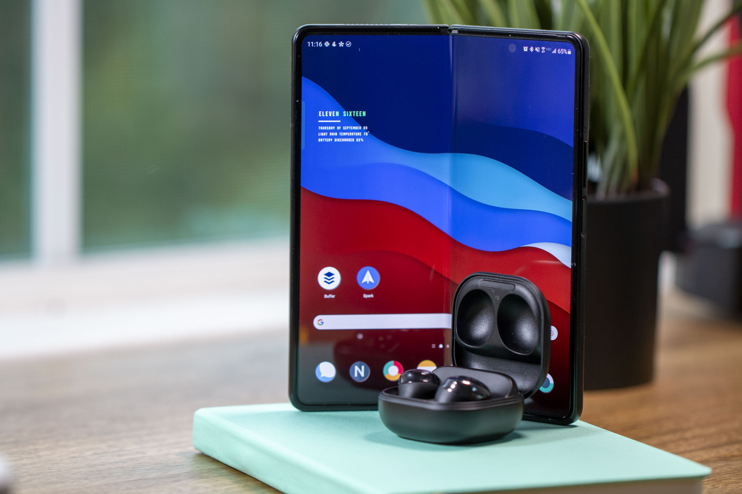 Wireless PowerShare on Samsung Galaxy Z Fold 3 - 2